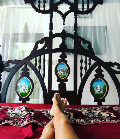 Angie Harmon nudes actress images