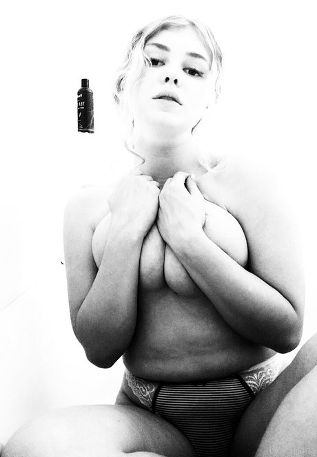 lyrictiana xxx actress image