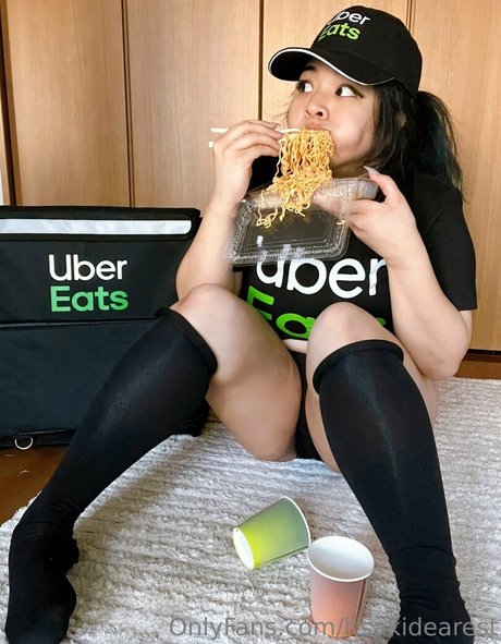 itsakidearest model hd pics