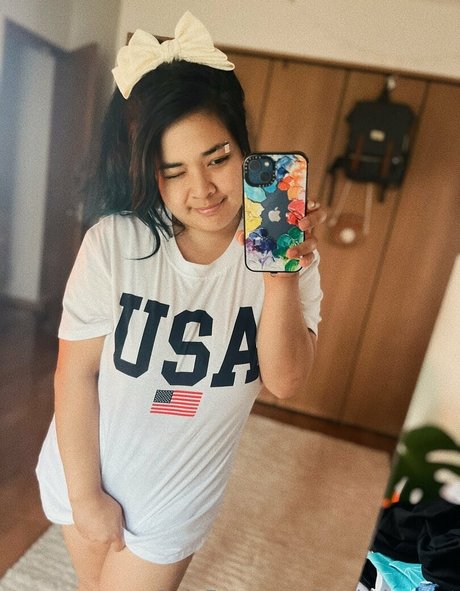 itsakidearest art model archive