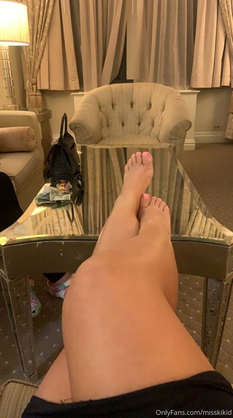 misskikid naked model gallery