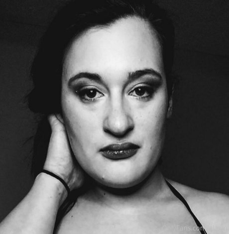 evelynmusefree adult model archive