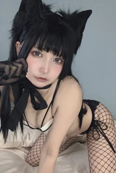 yomicos0909 naked star photos