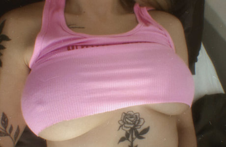 Allieesaur erotic model images