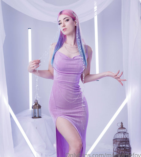 MorganLeFoy model naked photo