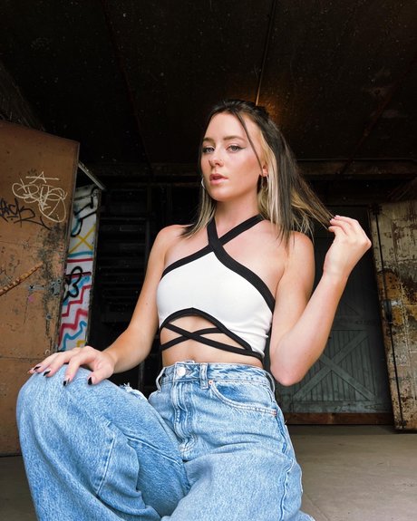 Audra Miller perfect model photo