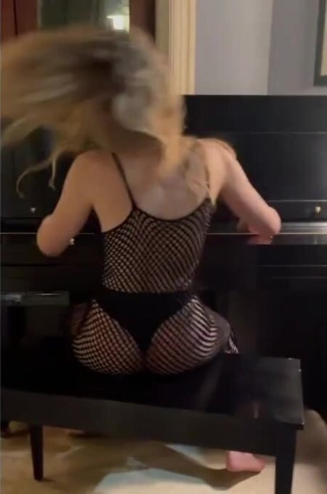 Dakota Fanning xxx model archive