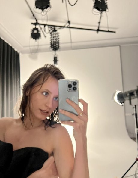 Toma Efremova adult actress img