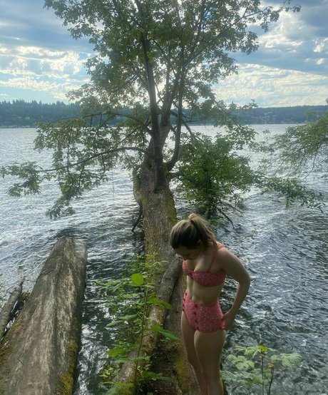 Taylor Tomlinson sex star pictures