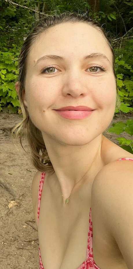 Taylor Tomlinson sex model img