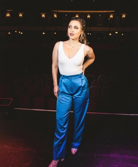 Taylor Tomlinson top pornstar images