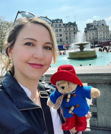 Taylor Tomlinson exclusive actress pics