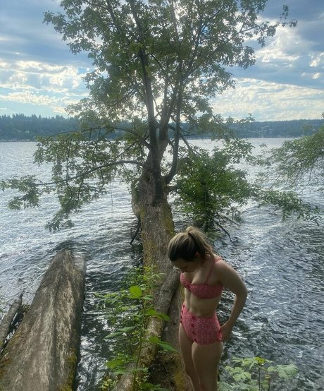 Taylor Tomlinson star img