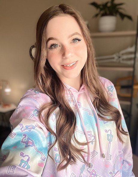 SarahKey pornstar hot picture