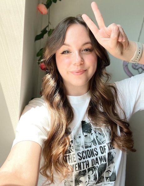 SarahKey star erotic image