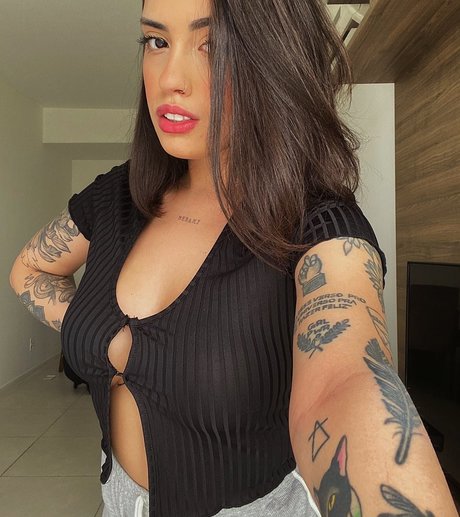 Vitoria Marcilio model image