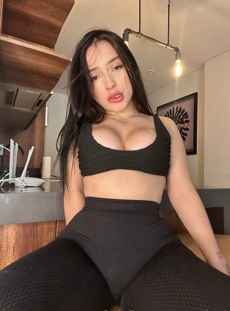 majo 1 adult model photo