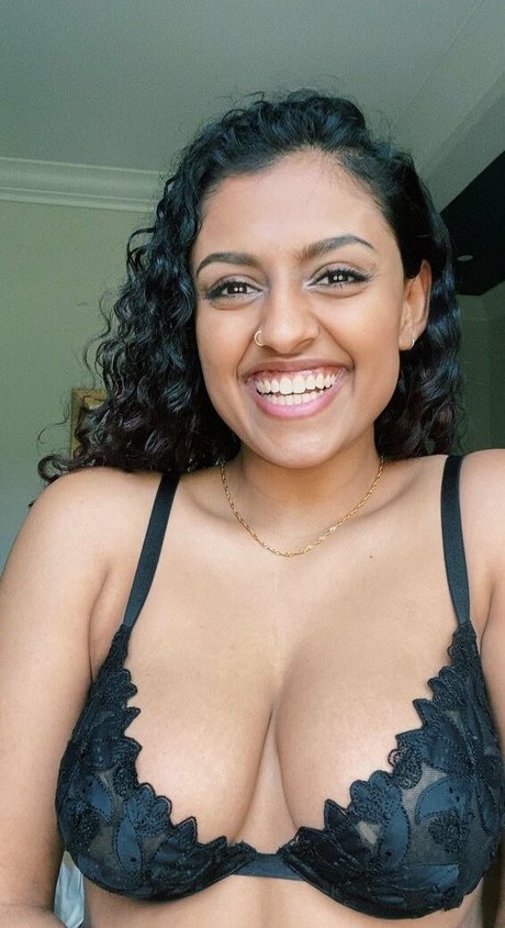 Yamini Nambimadom hd pornstar images
