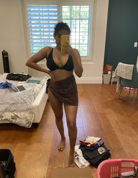 Yamini Nambimadom porn model img