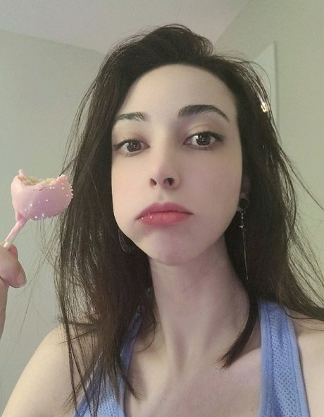 Drellatsun pornographic model picture