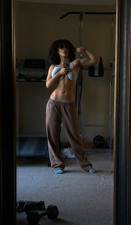 Aaliyeezy model perfect galleries