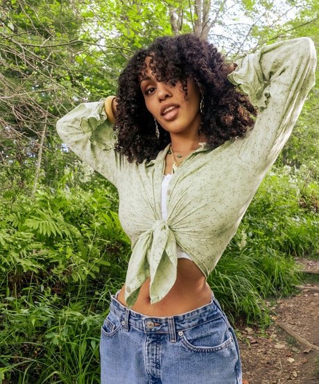 Aaliyeezy model photos