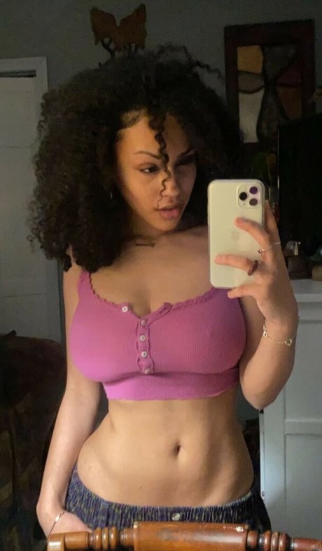 Aaliyeezy adult star img