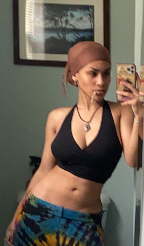 Aaliyeezy top star archive