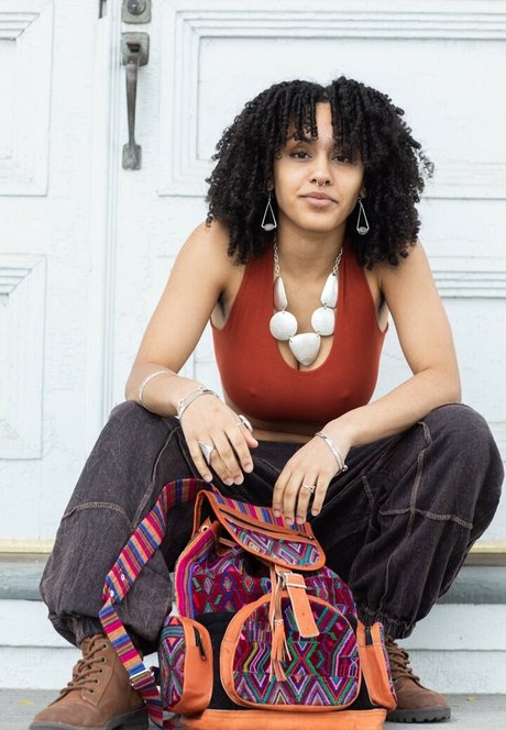 Aaliyeezy pornstar pictures