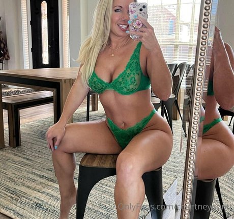 courtneyanntt pretty actress image