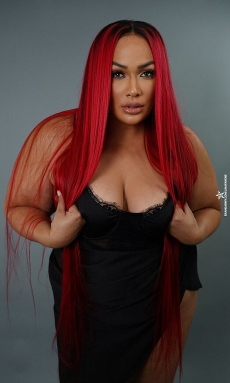 Nia Jax hot star images