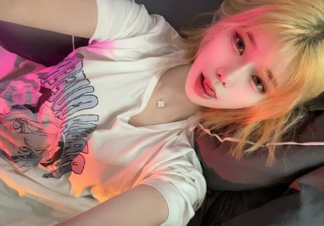 we8136 exclusive actress photo