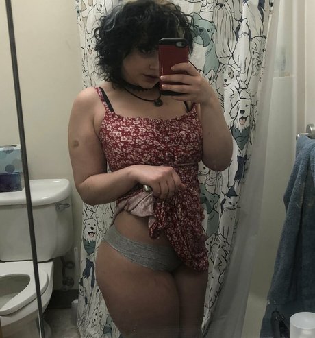 Guttergirlgab pretty model photo