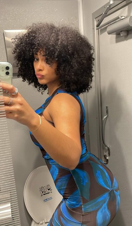 Raina Morris sexy star pics