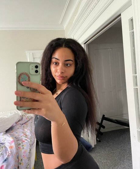 Raina Morris pretty model photos