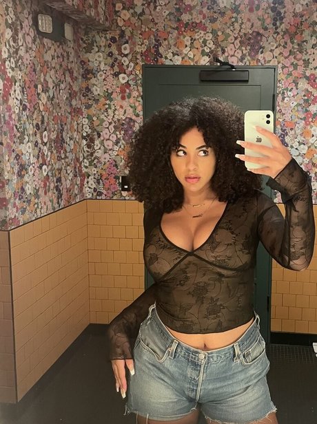 Raina Morris hot pornstar picture