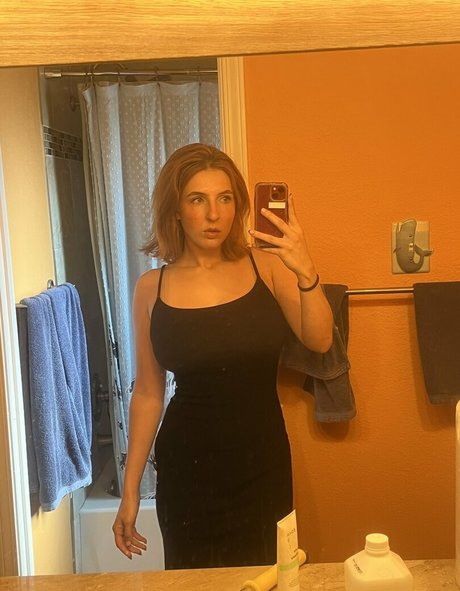 MeganBitchell model naked img