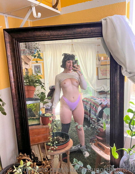 likethebugortheletter model top pictures