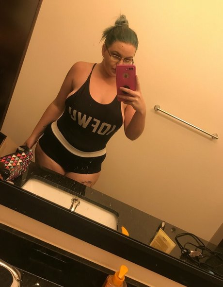 skylarswallows adult model img