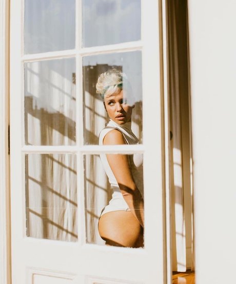 Bruna Linzmeyer model beautiful pic