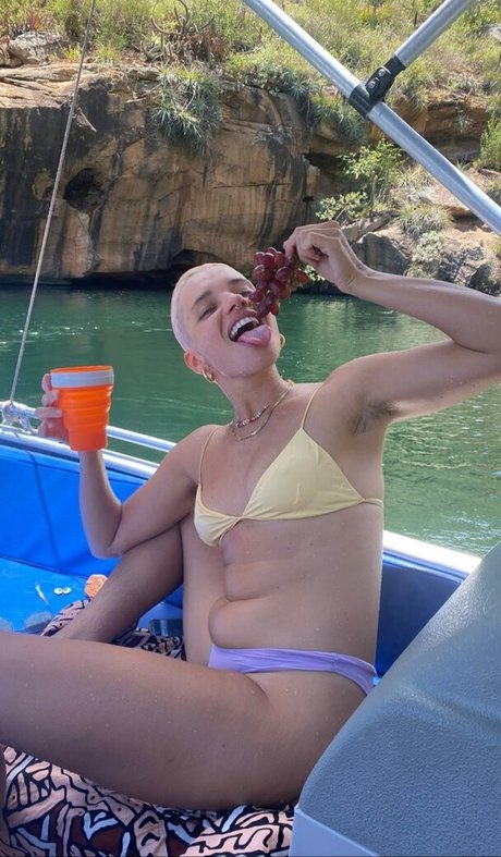 Bruna Linzmeyer high quality model pic