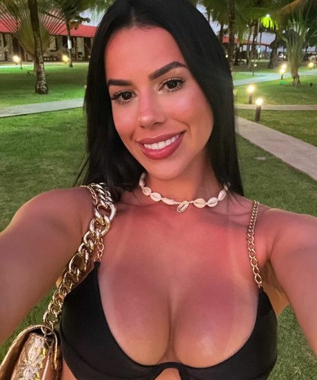 Larissa Tomasia hd model gallery