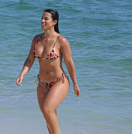 Larissa Tomasia nudes actress pic