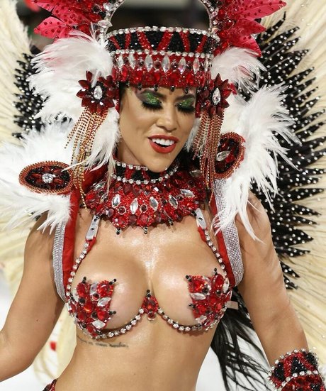 Larissa Tomasia beautiful star pic