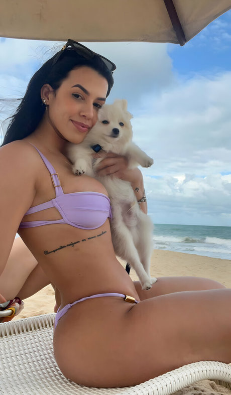 Larissa Tomasia naked actress gallery