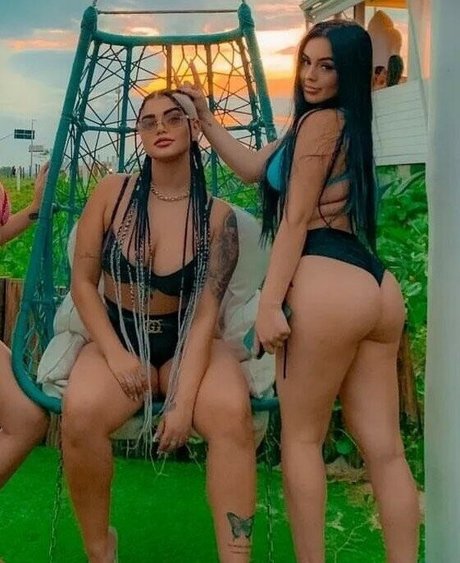 Bella Angel Dezoitou nude model images