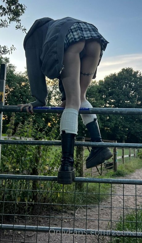 Zee Hell sex actress img