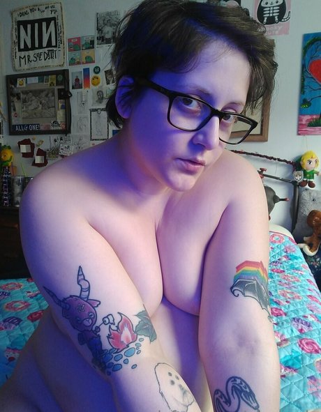 ala mode nudes model images