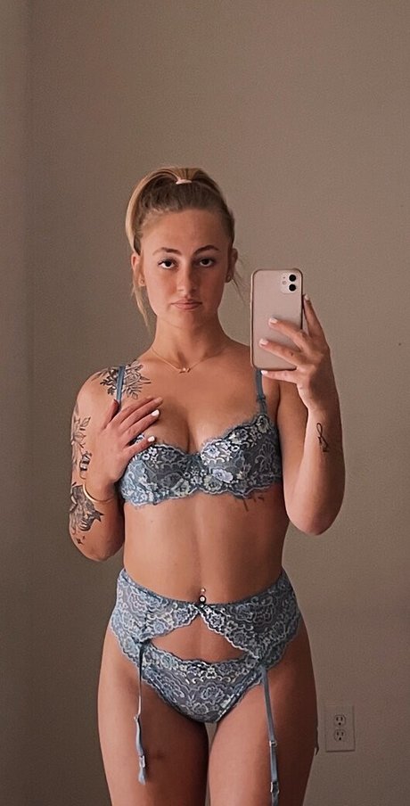 loveelivv model pretty pic