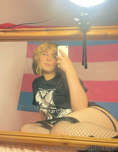 sophiiaapet pornographic star img